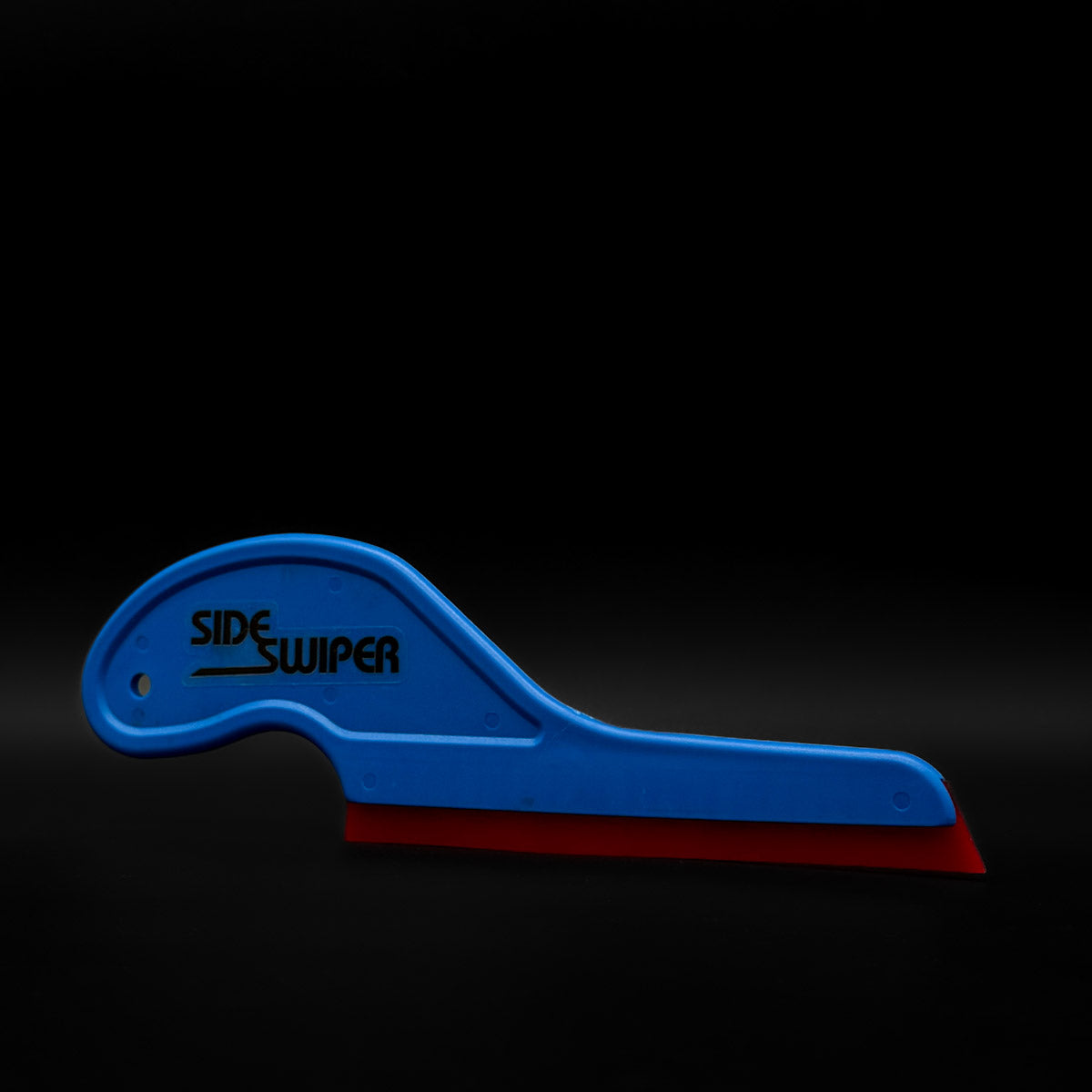 this photo showcases the sideview of the sideswiper squeegee with a cyclone blade
